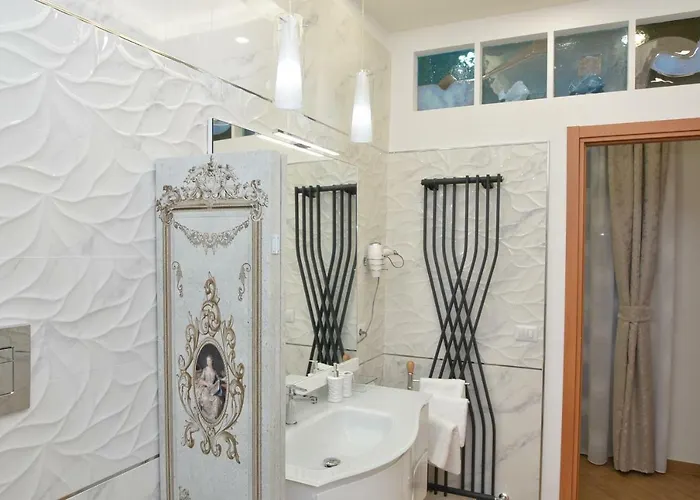 Deluxe Bed and breakfast 4*